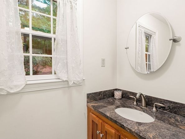 369 Border Rd, Concord MA 01742