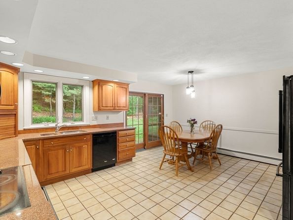 369 Border Rd, Concord MA 01742