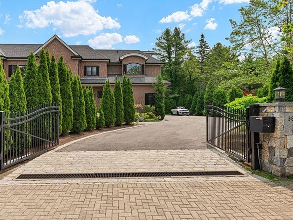 382 Lee St, Brookline MA 02445