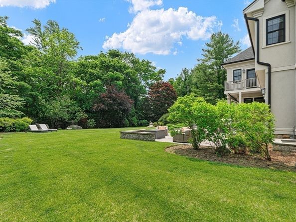 382 Lee St, Brookline MA 02445