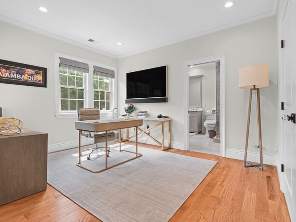 382 Lee St, Brookline MA 02445