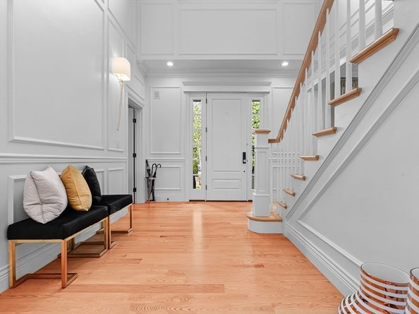 382 Lee St, Brookline MA 02445