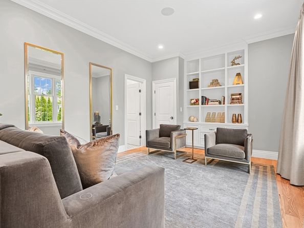 382 Lee St, Brookline MA 02445