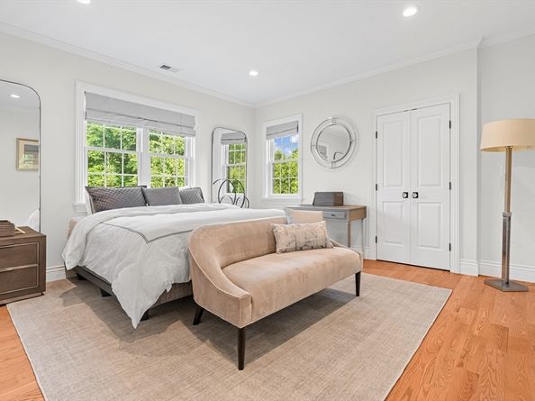382 Lee St, Brookline MA 02445