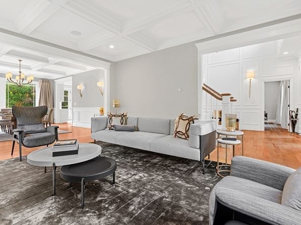 382 Lee St, Brookline MA 02445