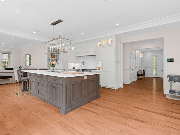 382 Lee St, Brookline MA 02445