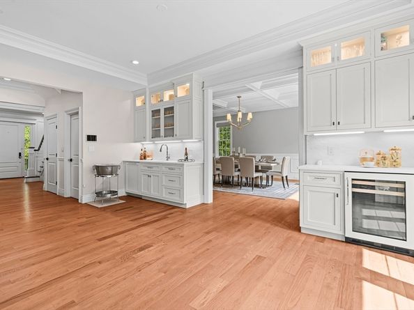 382 Lee St, Brookline MA 02445