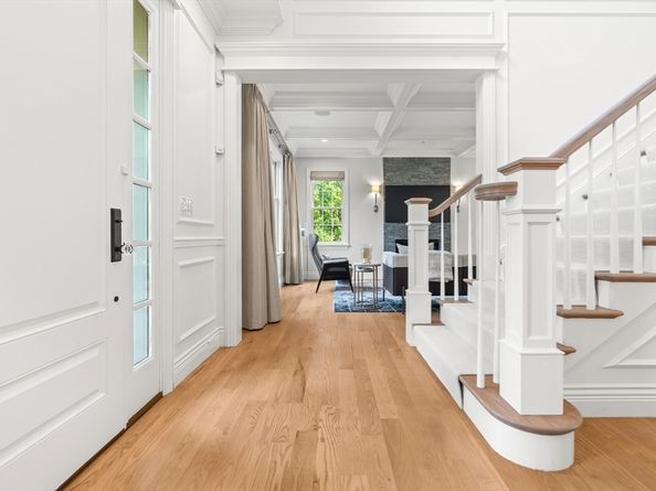 382 Lee St, Brookline MA 02445