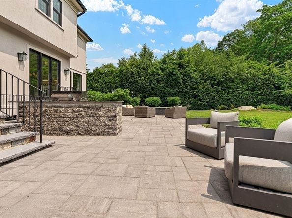 382 Lee St, Brookline MA 02445