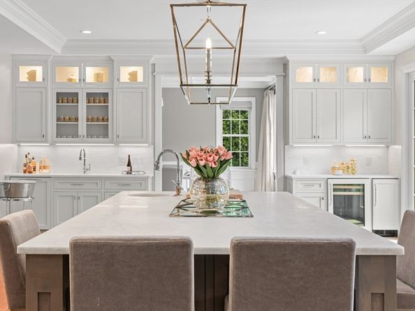 382 Lee St, Brookline MA 02445