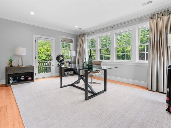 382 Lee St, Brookline MA 02445