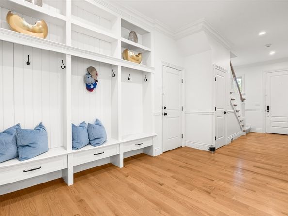 382 Lee St, Brookline MA 02445