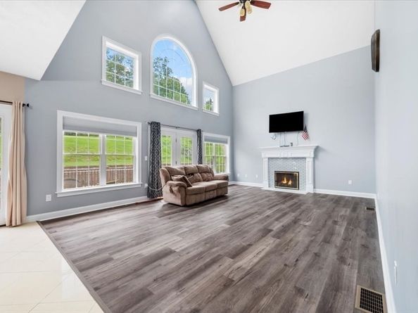44 Hycrest Rd, Charlton MA 01507