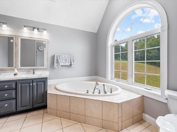 44 Hycrest Rd, Charlton MA 01507