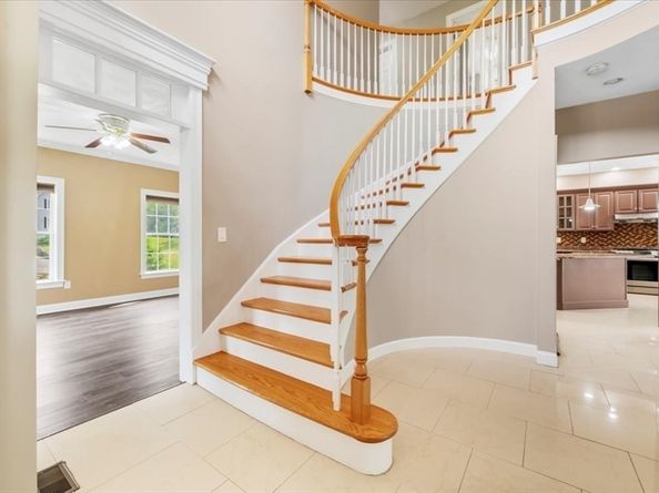 44 Hycrest Rd, Charlton MA 01507