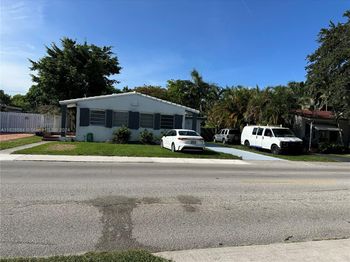 1619 Moffett St
