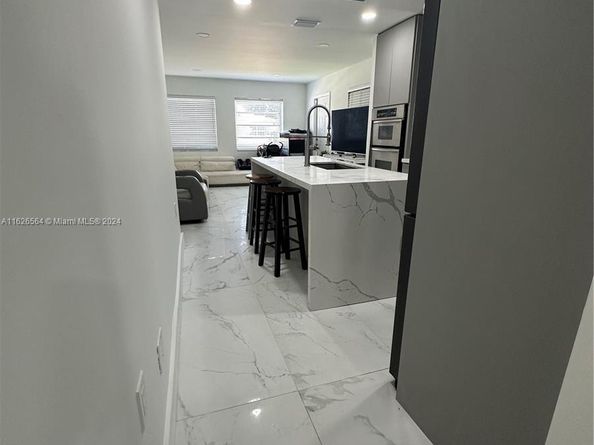 1619 Moffett St, Hollywood FL 33020