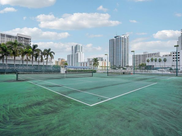 400 Leslie Dr 512, Hallandale Beach FL 33009