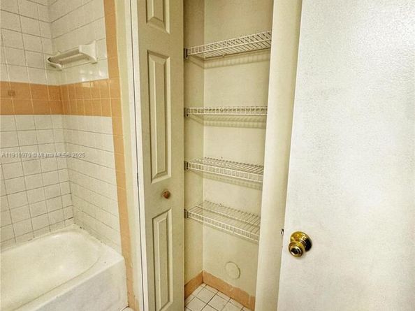 3670 NW 91st Ln 3670, Sunrise FL 33351