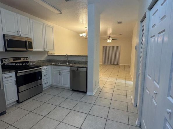 3670 NW 91st Ln 3670, Sunrise FL 33351