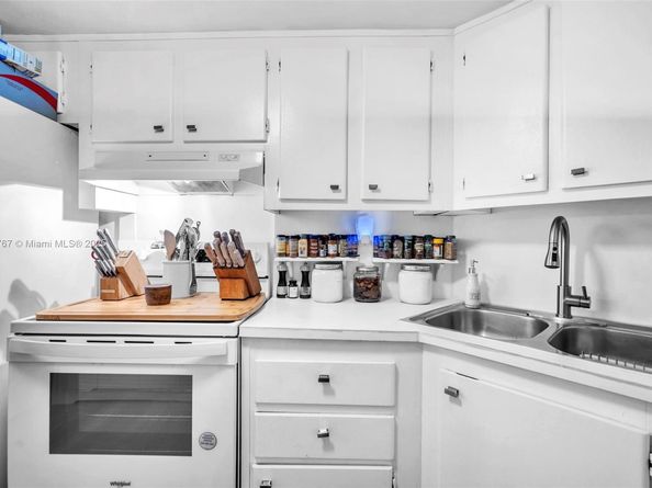 1280 SE 2nd Ct 1, Fort Lauderdale FL 33301