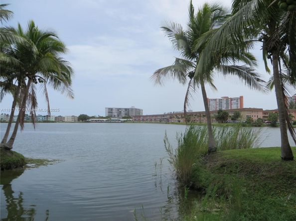 1400 NE 191st St 308, Miami FL 33179