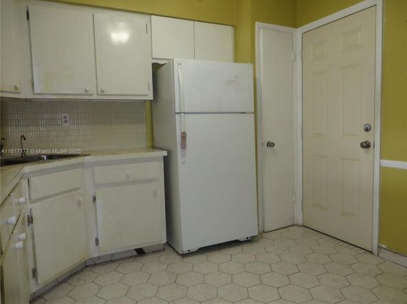 1400 NE 191st St 308, Miami FL 33179