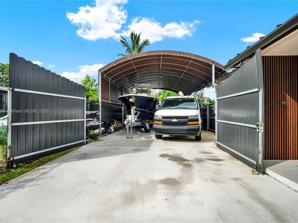 3361 NW 210th Ter, Miami Gardens FL 33056