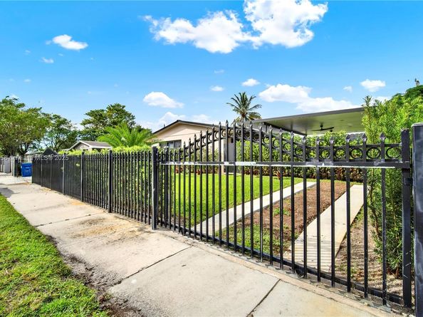 3361 NW 210th Ter, Miami Gardens FL 33056