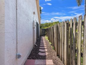 1064 E Lakes Dr, Deerfield Beach FL 33064