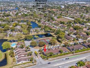 1064 E Lakes Dr, Deerfield Beach FL 33064