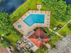 1064 E Lakes Dr, Deerfield Beach FL 33064