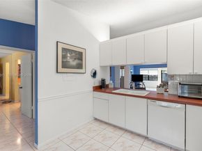 1064 E Lakes Dr, Deerfield Beach FL 33064