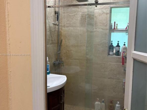 2901 NW 163rd St, Miami Gardens FL 33054