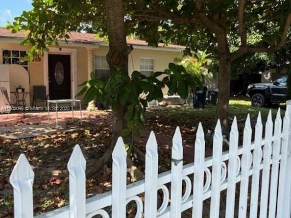 2901 NW 163rd St, Miami Gardens FL 33054