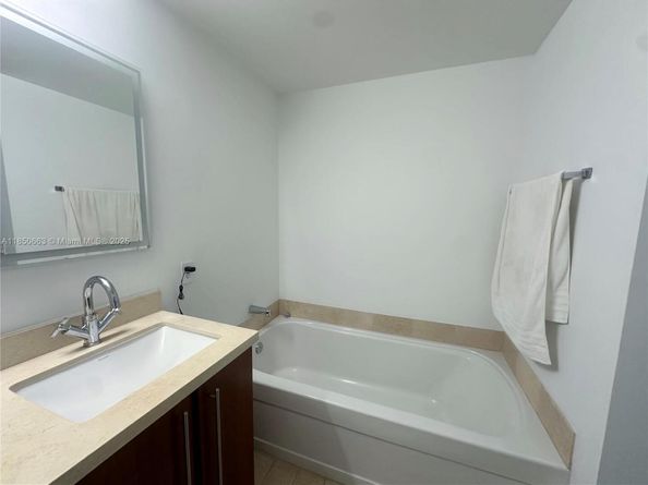 79 SW 12th St 2809S, Miami FL 33130