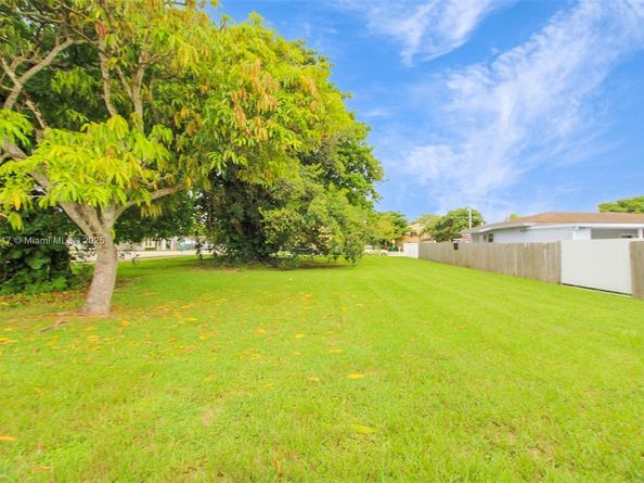 18095 SW 104th Ave, Miami FL 33157