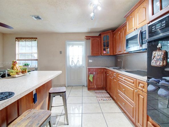 18095 SW 104th Ave, Miami FL 33157