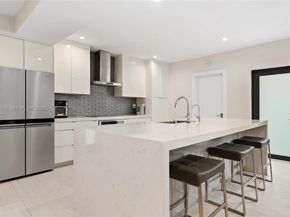 3141 N Bay Rd, Miami Beach FL 33140