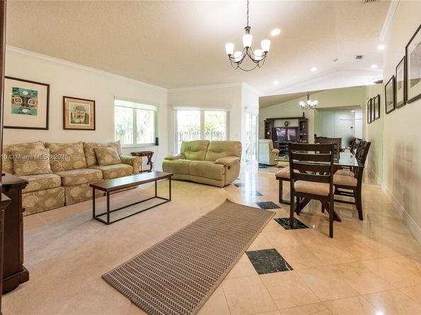 1426 Seagrape Cir, Weston FL 33326