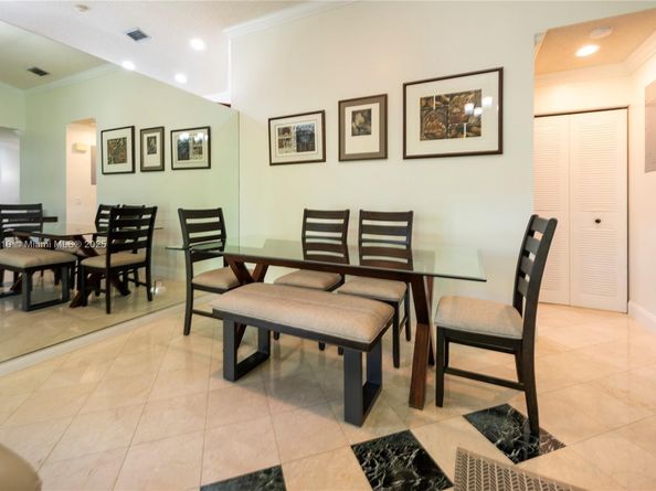 1426 Seagrape Cir, Weston FL 33326