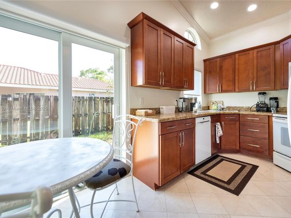 1426 Seagrape Cir, Weston FL 33326
