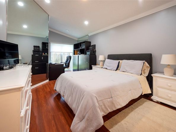 1426 Seagrape Cir, Weston FL 33326