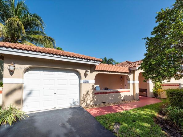 1426 Seagrape Cir, Weston FL 33326
