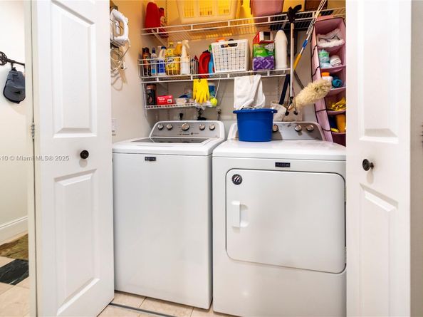 1426 Seagrape Cir, Weston FL 33326