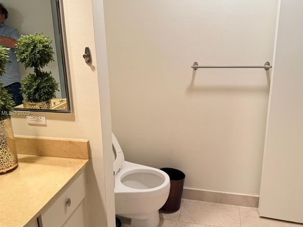 20281 E Country Club Dr 809, Aventura FL 33180
