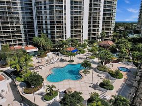 20281 E Country Club Dr 809, Aventura FL 33180