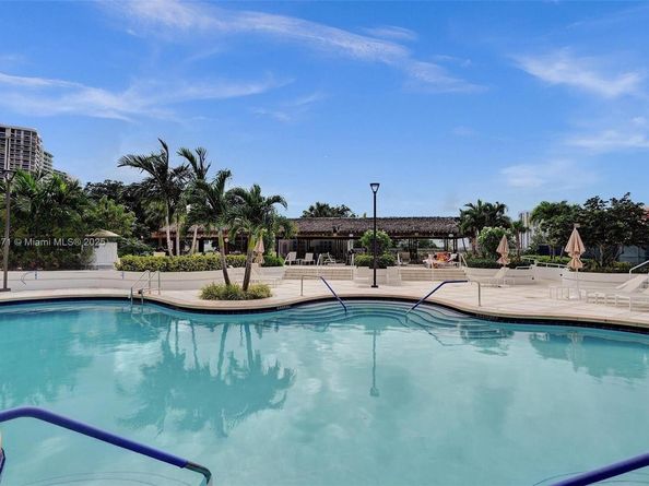 20281 E Country Club Dr 809, Aventura FL 33180