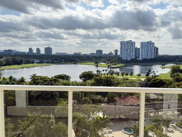 20281 E Country Club Dr 809, Aventura FL 33180