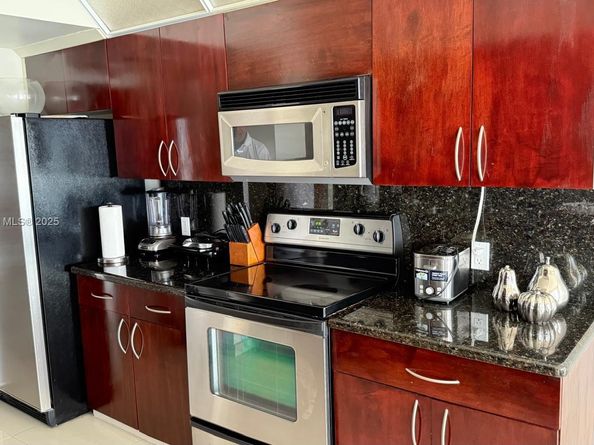 20281 E Country Club Dr 809, Aventura FL 33180